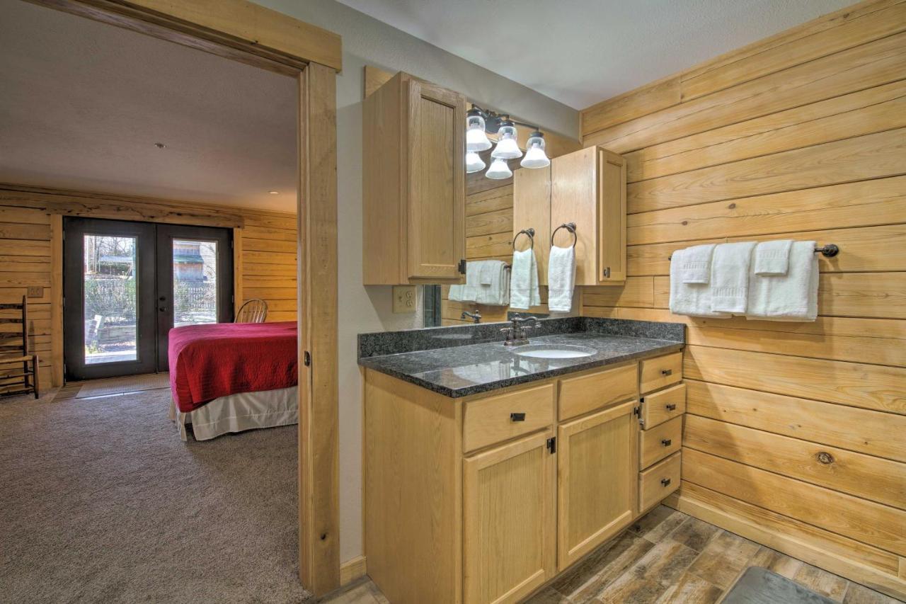 Quiet Hollister Cabin Walk To Lake Taneycomo Ngoại thất bức ảnh