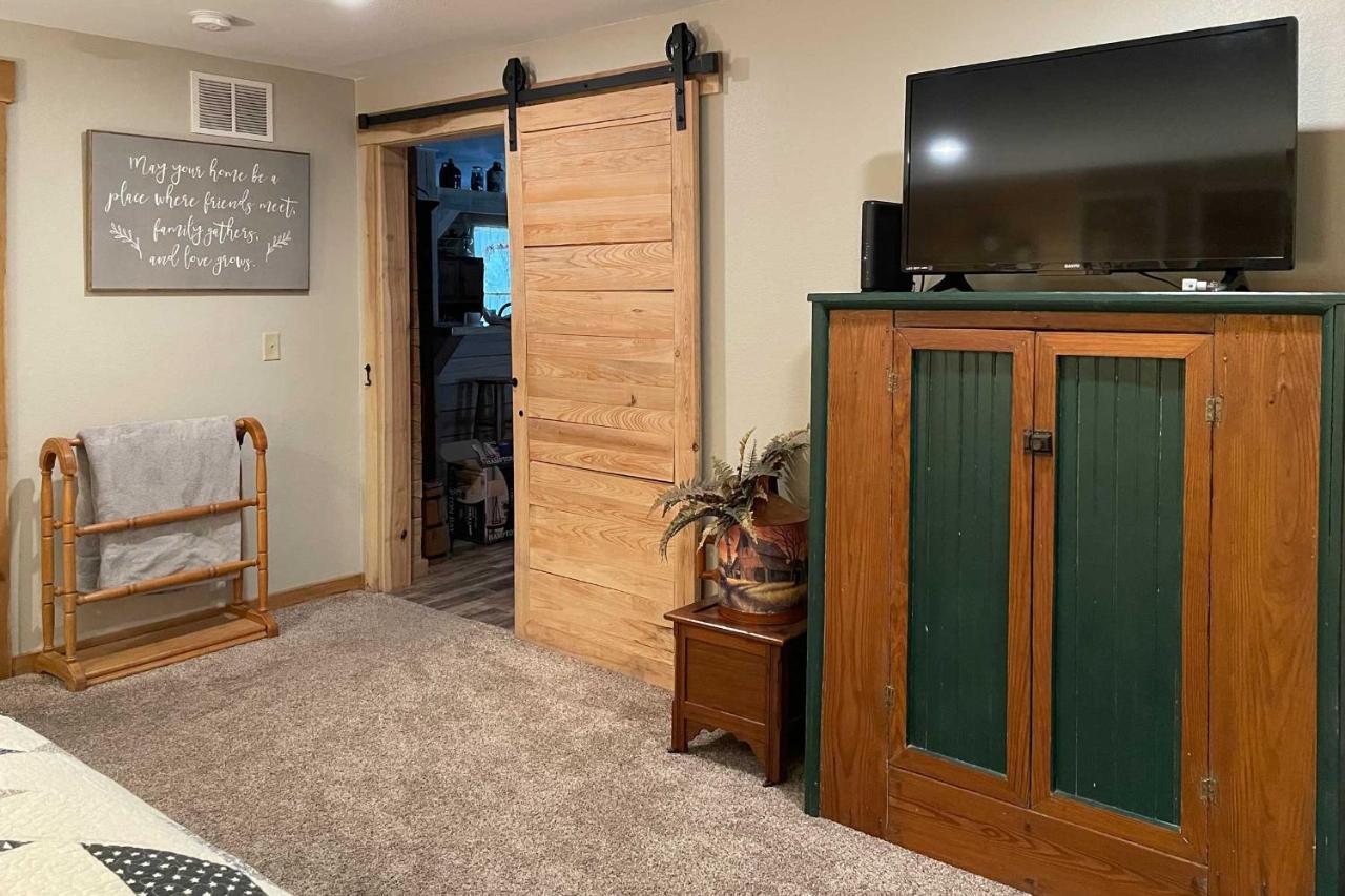 Quiet Hollister Cabin Walk To Lake Taneycomo Ngoại thất bức ảnh